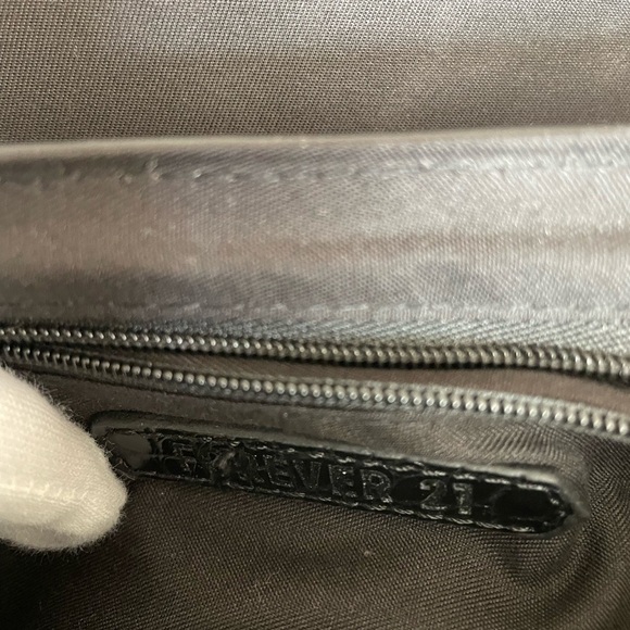 Elegant Black Faux Croc-Embossed Purse with Gold Chain - Picture 6 of 8